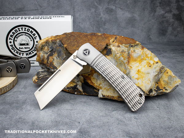 QSP Exclusive Hedgehog Knife QS142 Gray Jigged Titanium M390 - C. Risner  Cutlery LLC