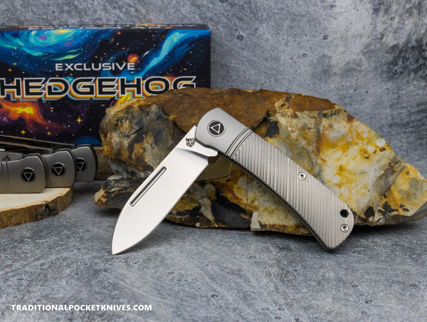 QSP Exclusive Hedgehog Knife QS142SP: Sawcut Titanium S90V