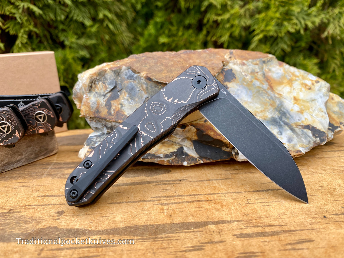 QSP Otter Knife QS140-B2 Copper Foil Carbon Fiber S35VN Steel