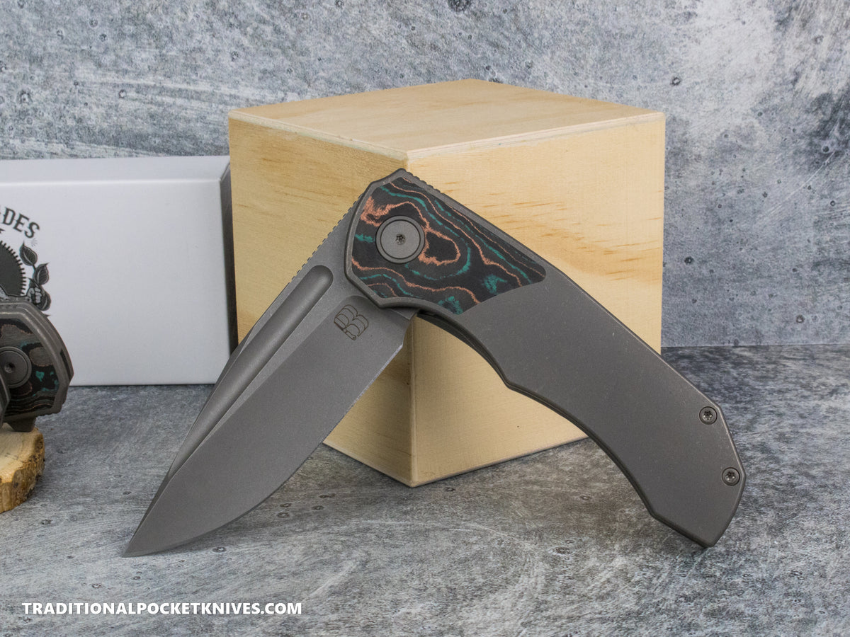 BergBlades Tick : Sandblast Stonewashed Titanium CamoCarbon Shipwreck Inlay : Sandblast Stonewashed S90V