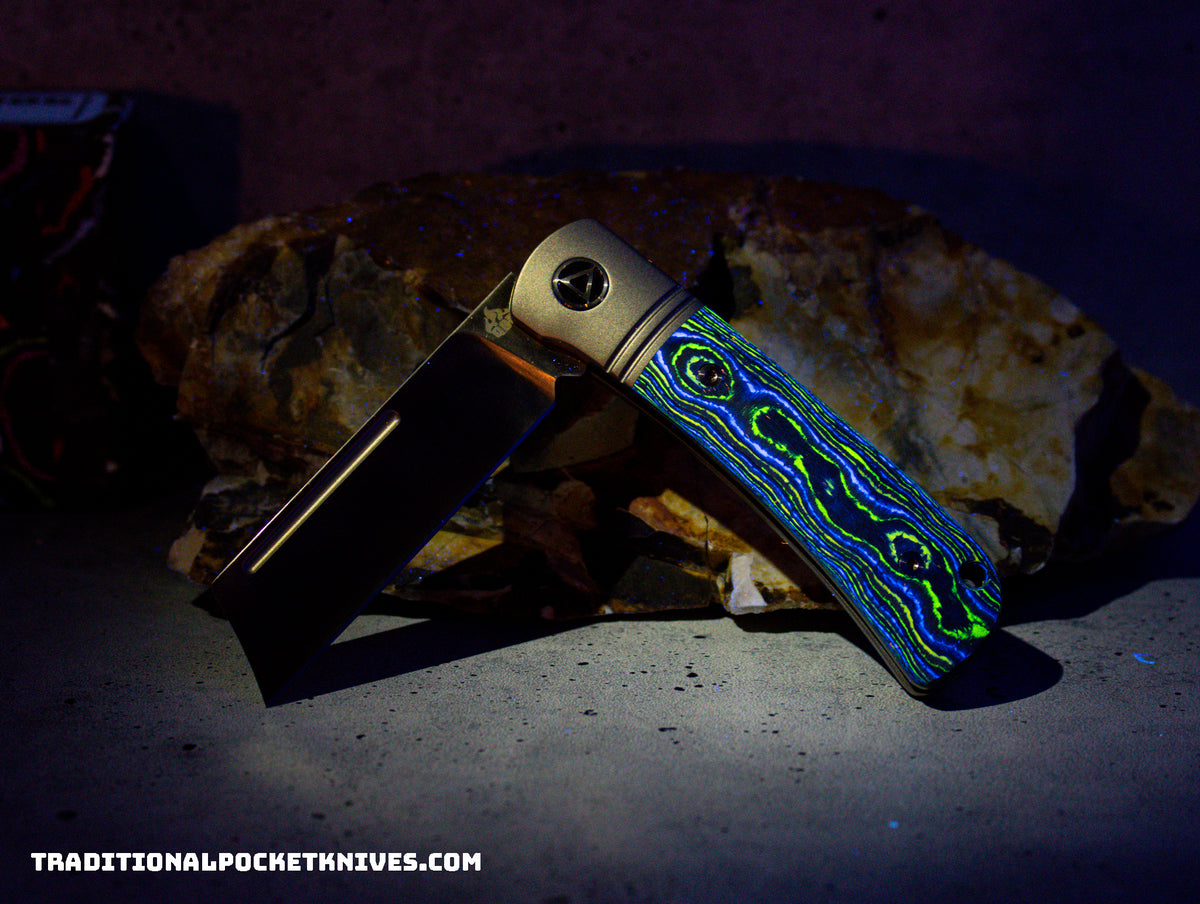 QSP Exclusive Hedgehog Knife QS142 CamoCarbon Gecko M390