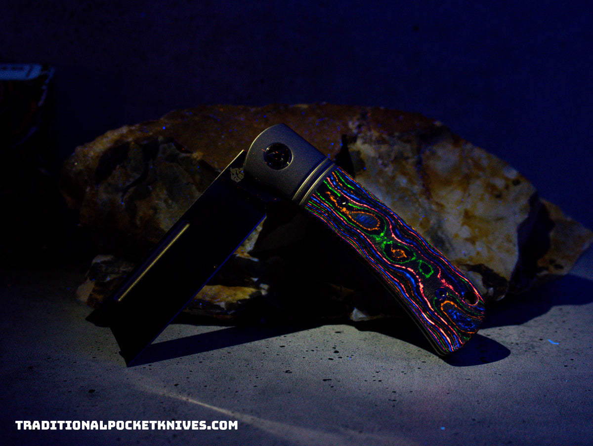 QSP Exclusive Hedgehog Knife QS142 CamoCarbon 80&#39;s M390