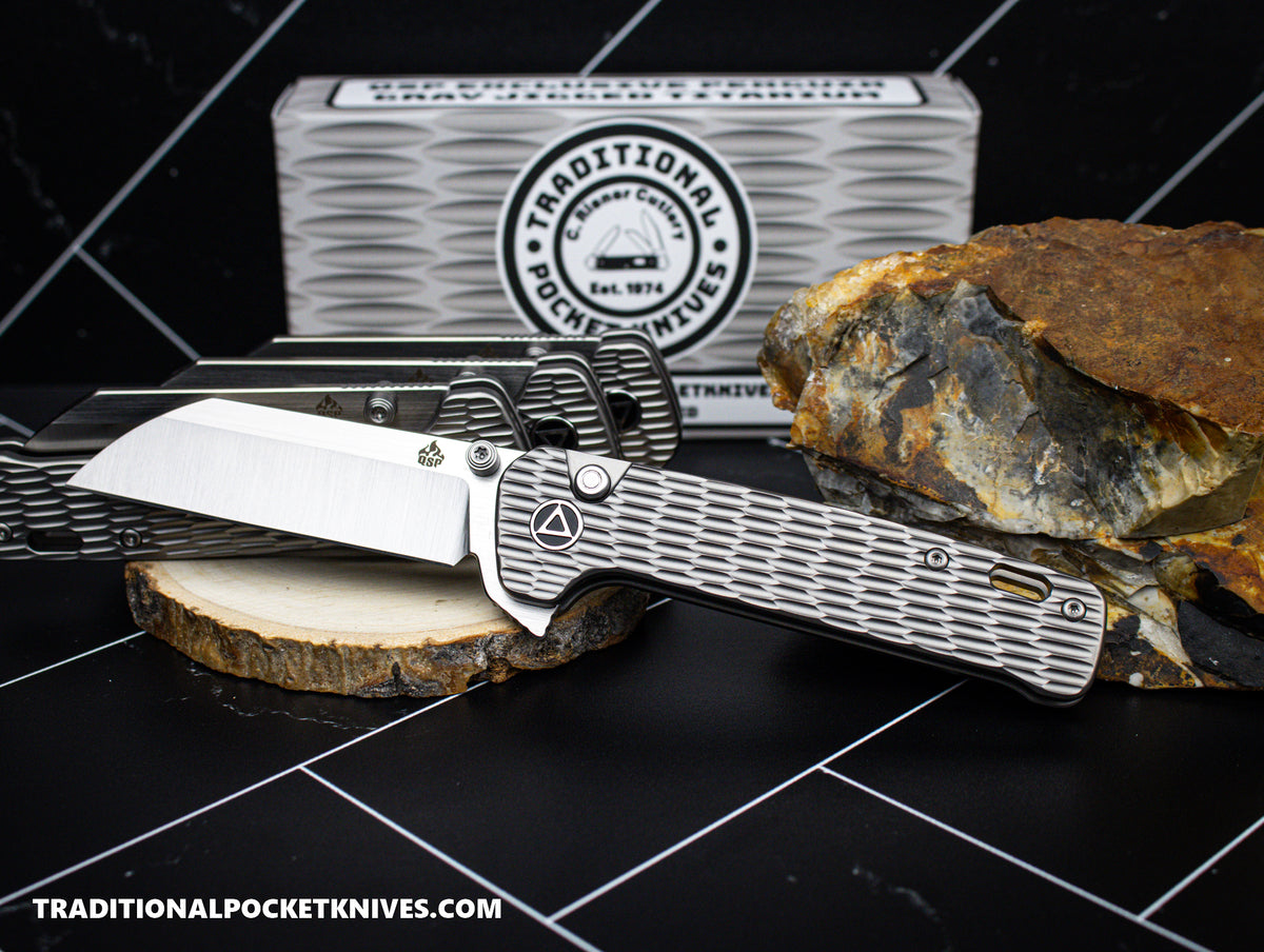 QSP Exclusive Penguin Button Lock Knife Gray Jigged Titanium