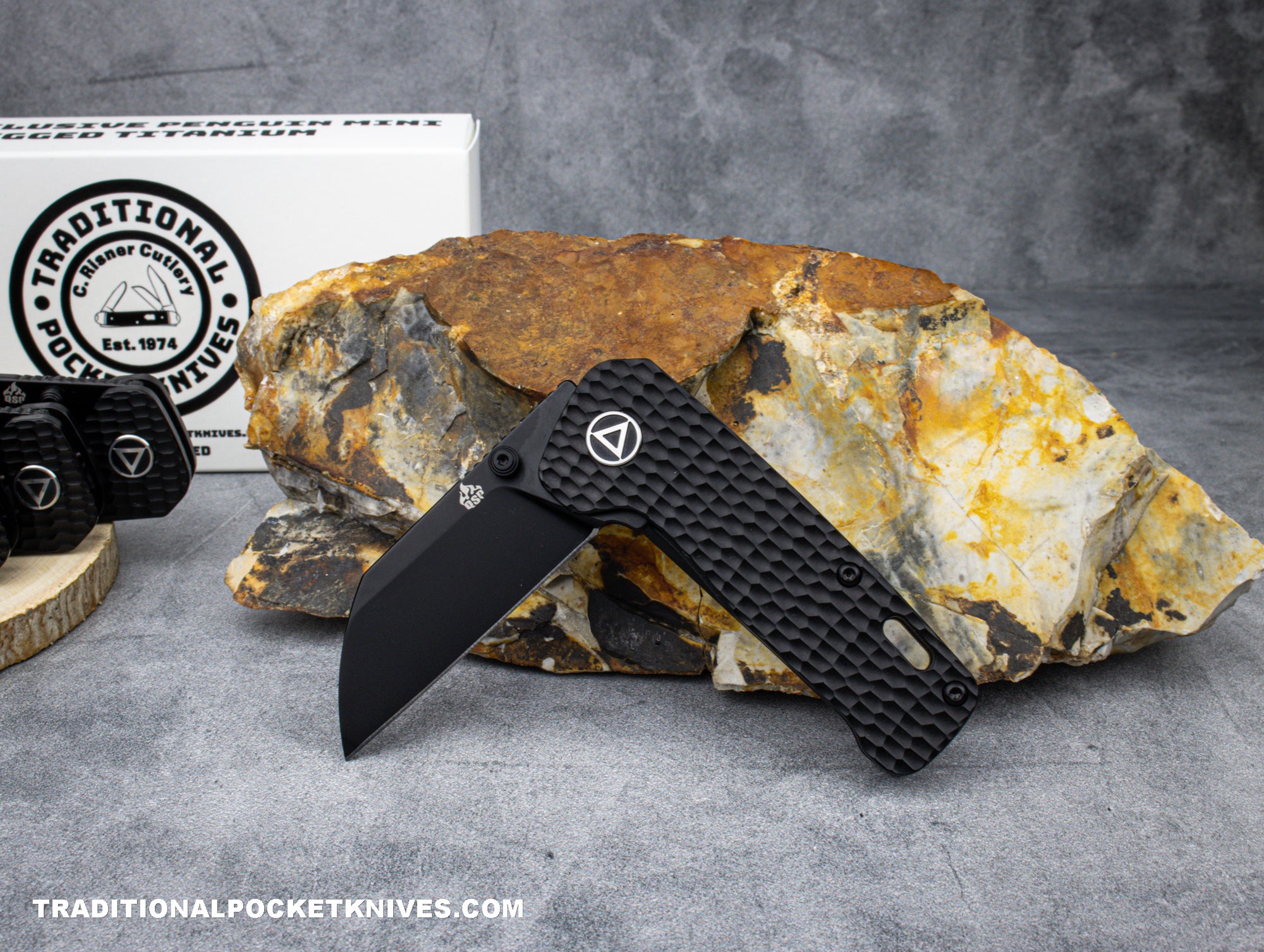 QSP Exclusive Penguin Mini Knife QS130XS Black Jigged Titanium M390