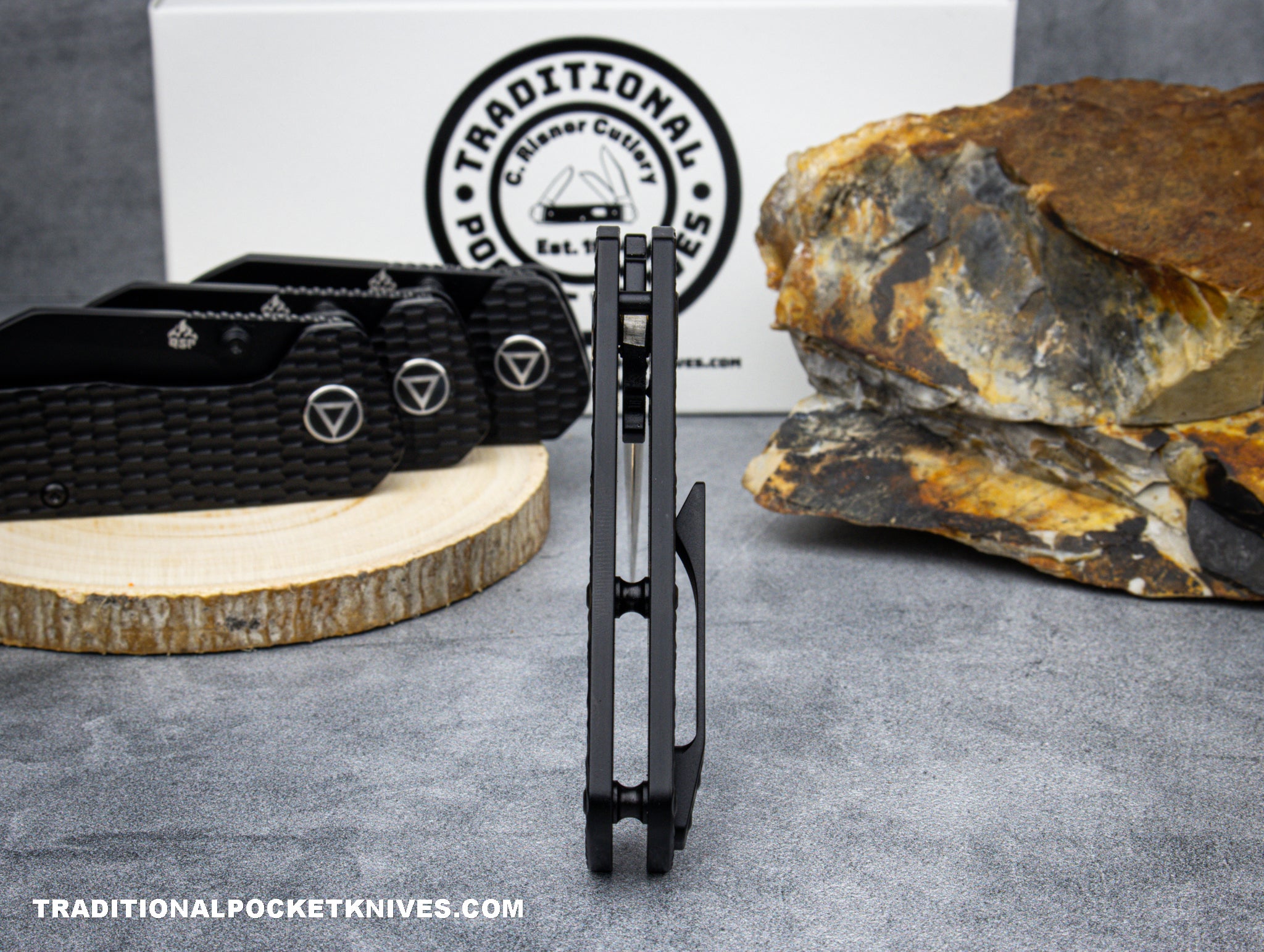 QSP Exclusive Penguin Mini Knife QS130XS Black Jigged Titanium