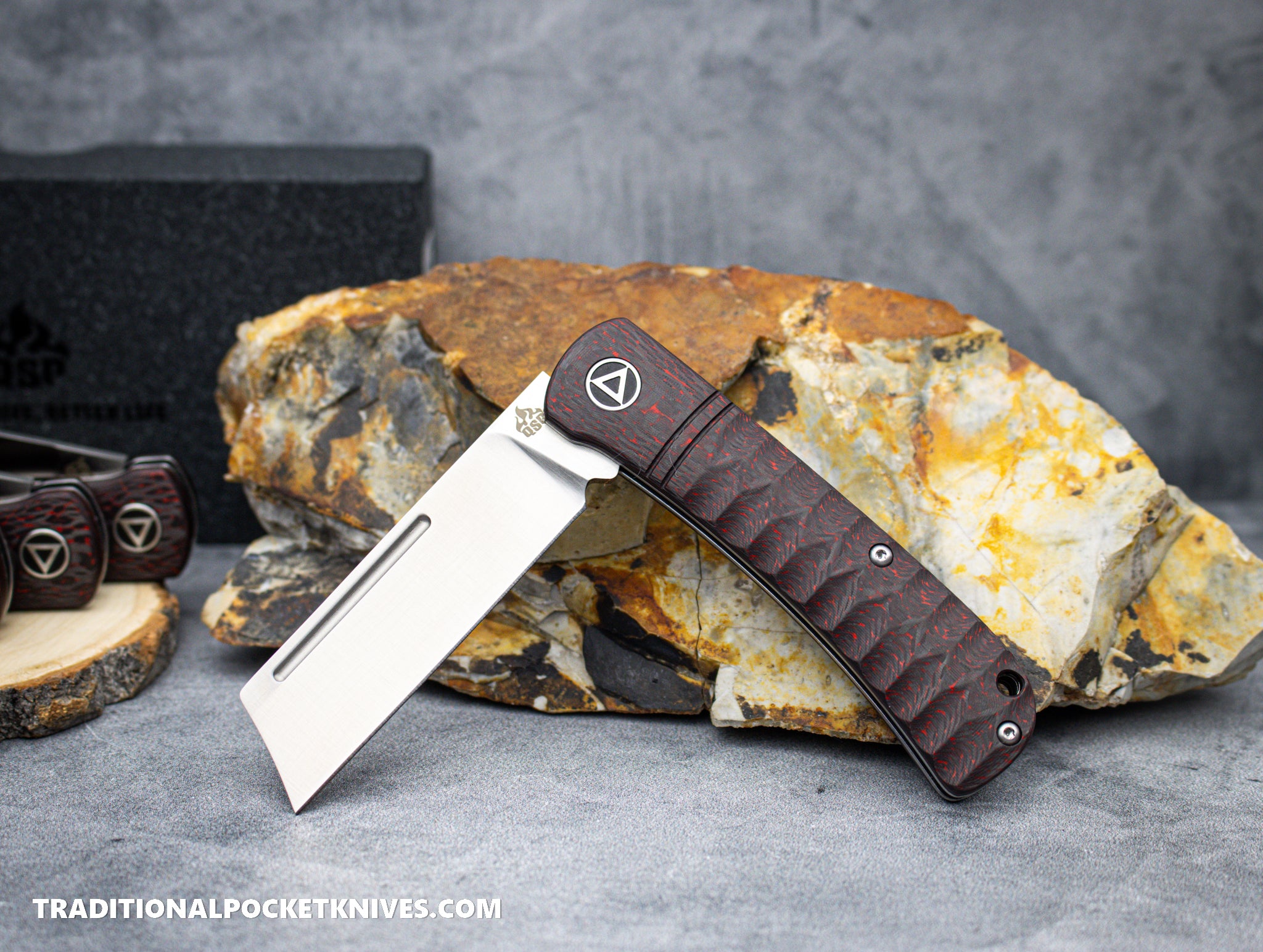 QSP Hedgehog Knife QS142-D Red Carbon Fiber 14C28N Steel - C