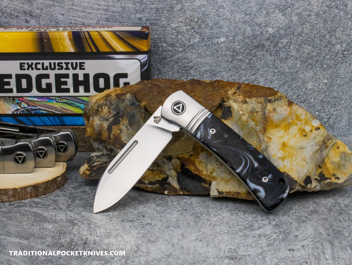 QSP Exclusive Hedgehog Knife QS142SP: Phantom Acrylic 14C28N Spearpoint