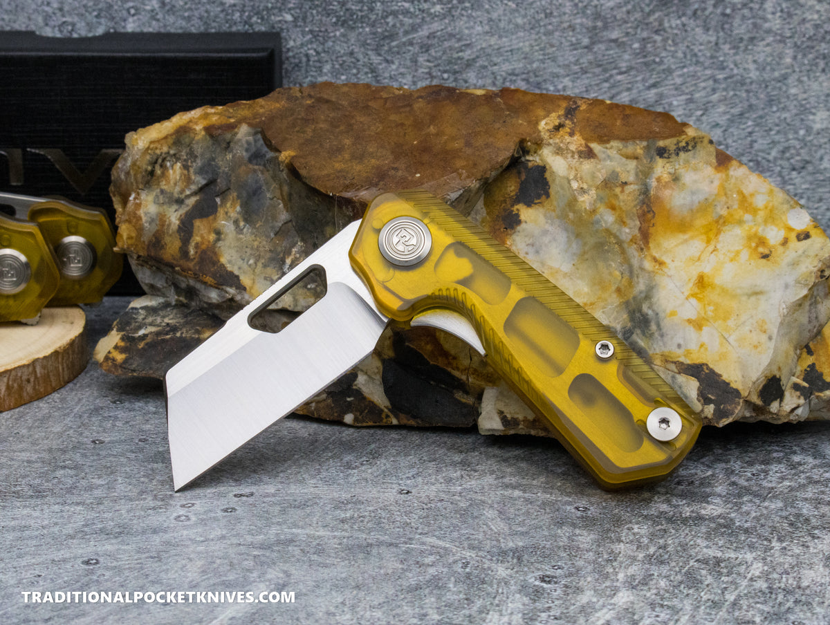 Divo Knives Exclusive Nip Lite &quot;Smooth Piss&quot; Ultem 154CM Belt Satin