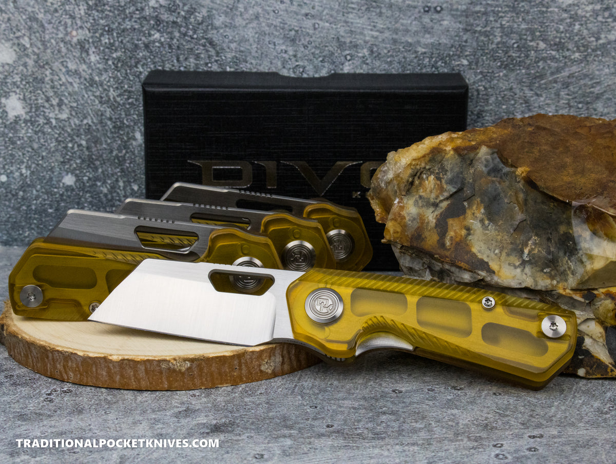Divo Knives Exclusive Nip Lite &quot;Smooth Piss&quot; Ultem 154CM Belt Satin