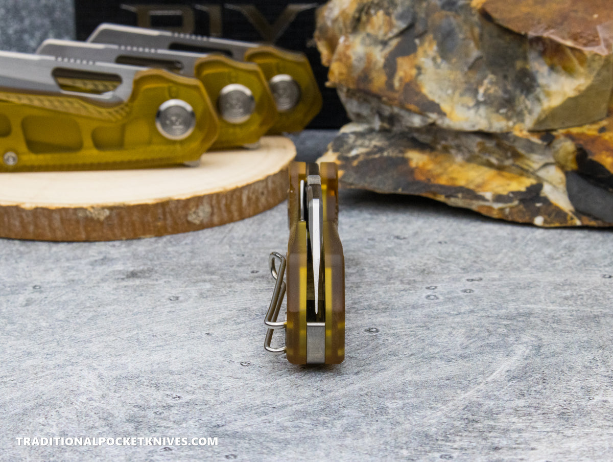 Divo Knives Exclusive Nip Lite &quot;Smooth Piss&quot; Ultem 154CM Belt Satin