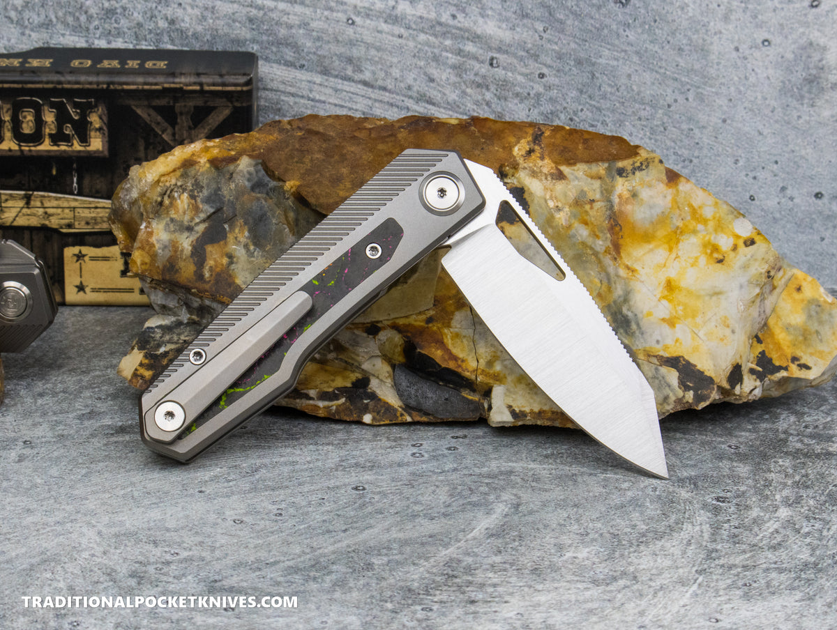 Divo Knives Exclusive Saloon: Beadblasted Titanium CamoCarbon 80's Belt Satin S90V