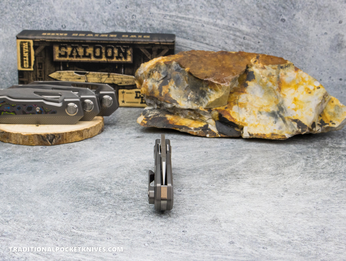 Divo Knives Exclusive Saloon: Beadblasted Titanium CamoCarbon 80's Belt Satin S90V