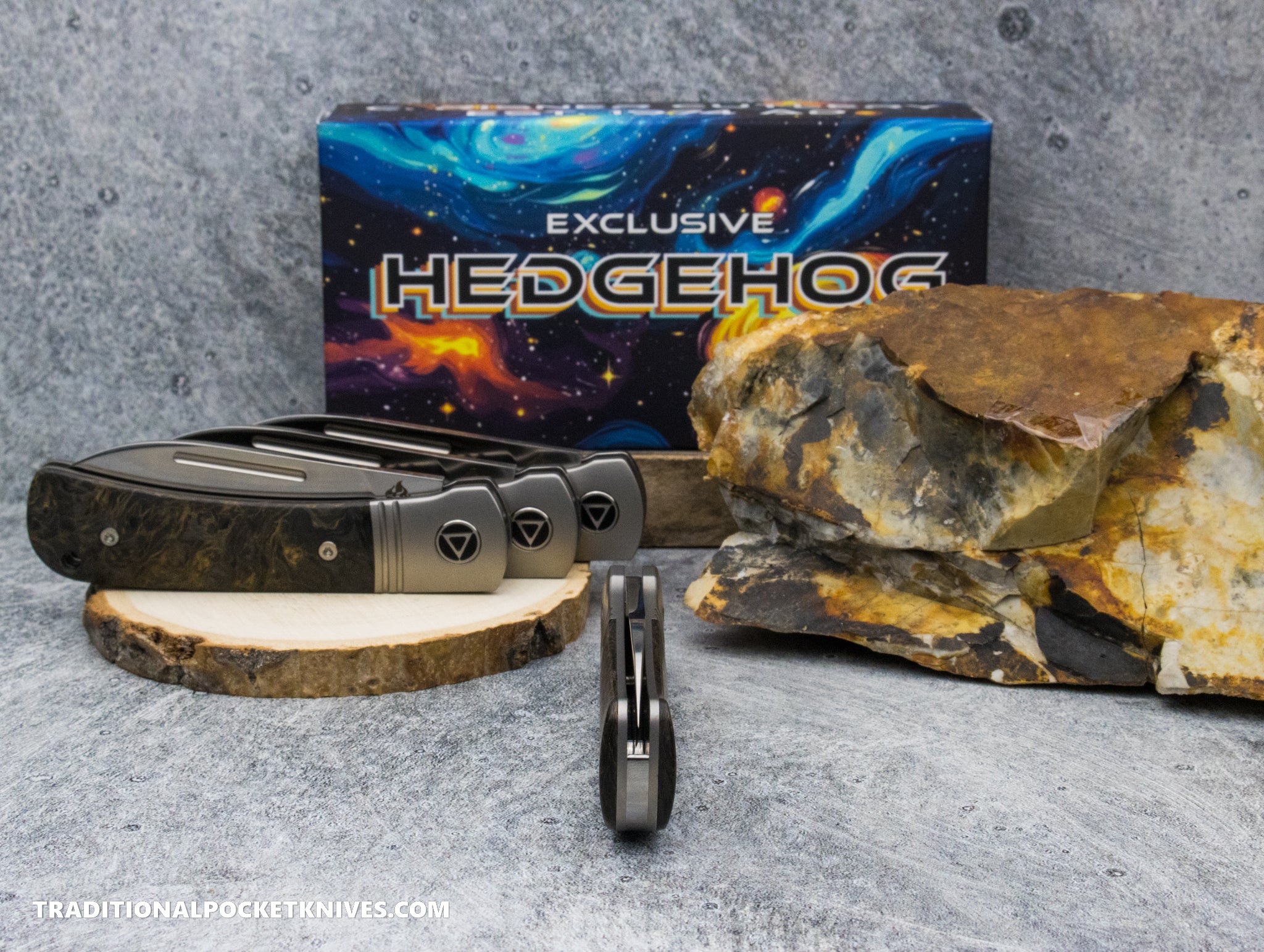 QSP Exclusive Hedgehog Knife QS142SP: Fat Carbon Dark Matter Gold