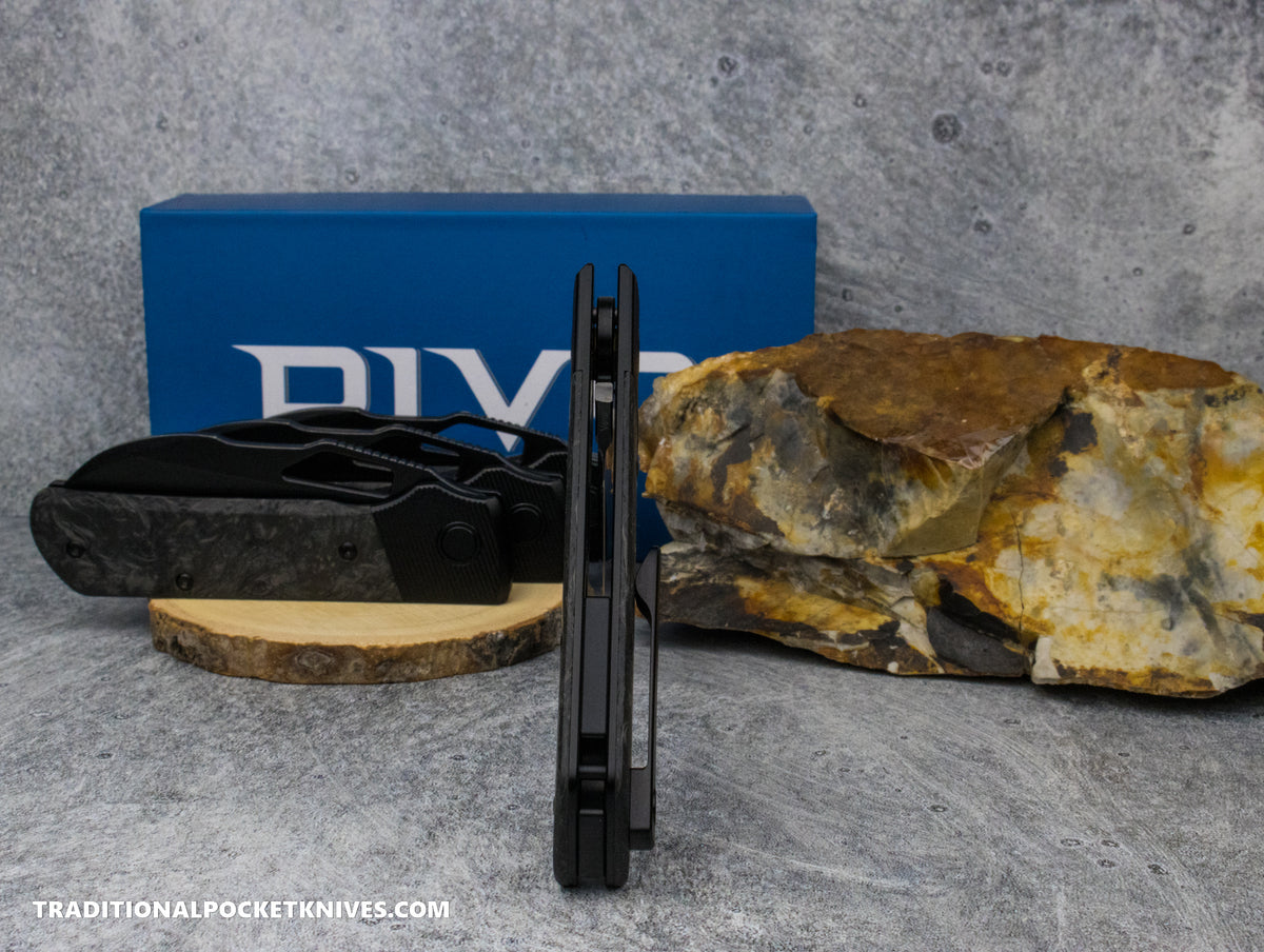 Divo Knives Stout V2: Righty - Fat Carbon Dark Matter Glow / Black Stonewash