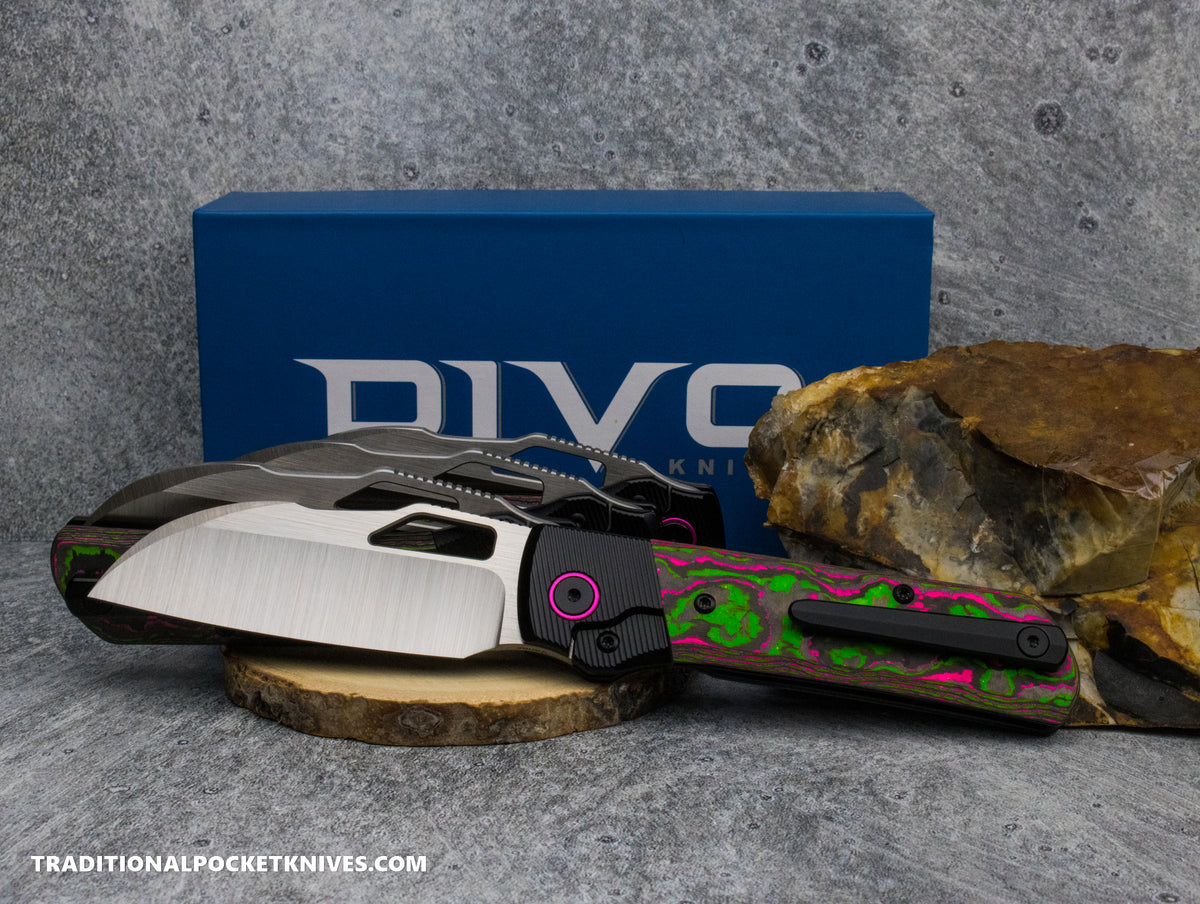 Divo Knives Stout V2: Lefty - CamoCarbon Watermelon Sugar / Belt Satin