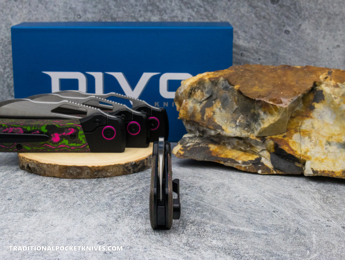 Divo Knives Stout V2: Lefty - CamoCarbon Watermelon Sugar / Belt Satin