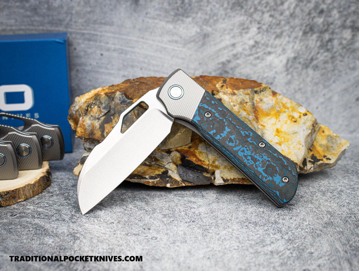 Divo Knives Stout V2: Righty - Fat Carbon Arctic Storm / Stonewash