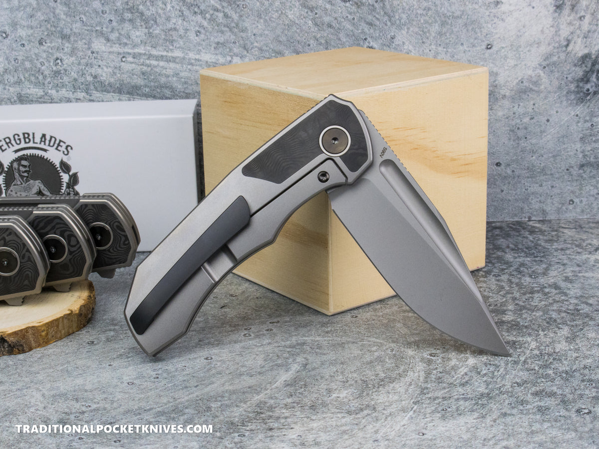 BergBlades Tick : Sandblast Stonewashed Titanium Fat Carbon Black Dunes Inlay : Sandblast Stonewashed S90V