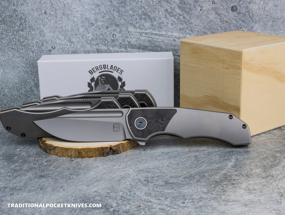 BergBlades Tick : Sandblast Stonewashed Titanium Fat Carbon Black Dunes Inlay : Sandblast Stonewashed S90V