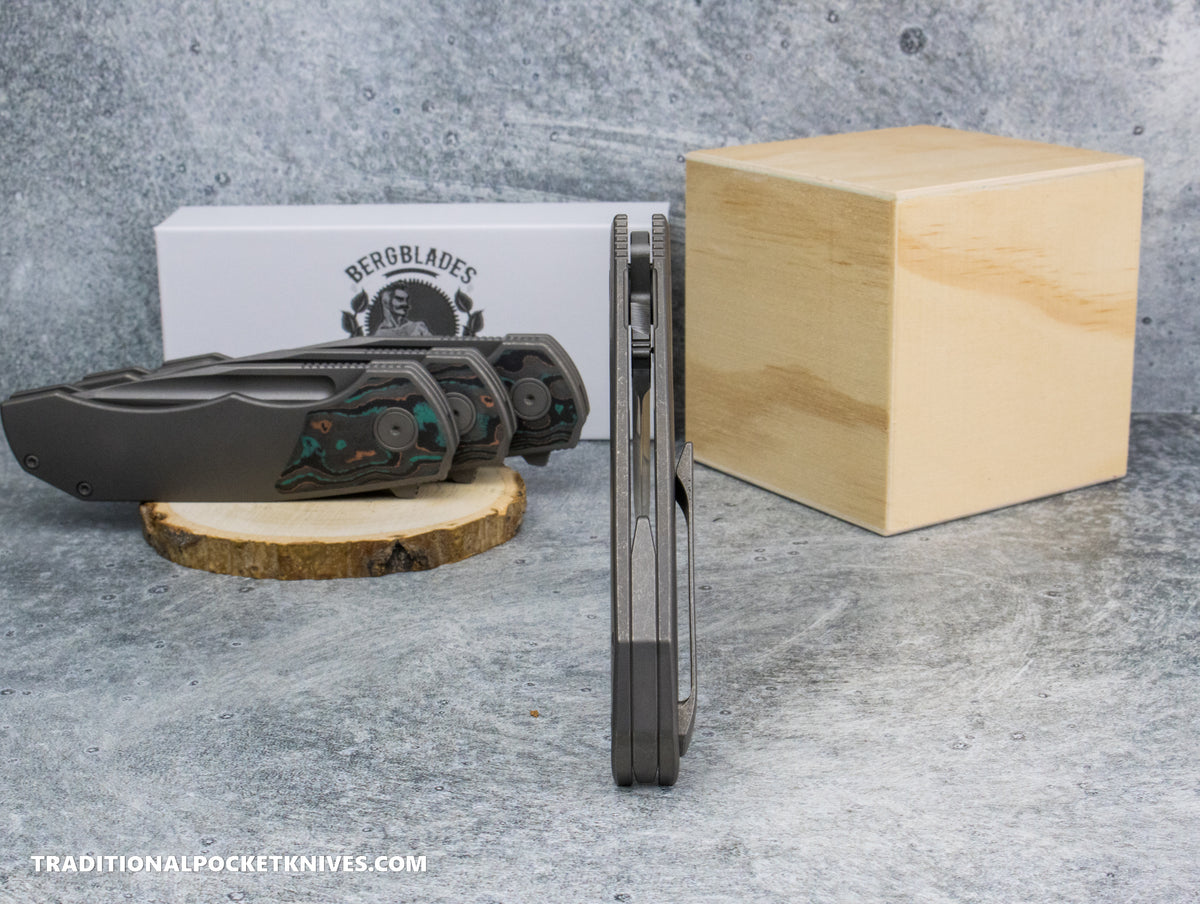 BergBlades Tick : Sandblast Stonewashed Titanium CamoCarbon Shipwreck Inlay : Sandblast Stonewashed S90V