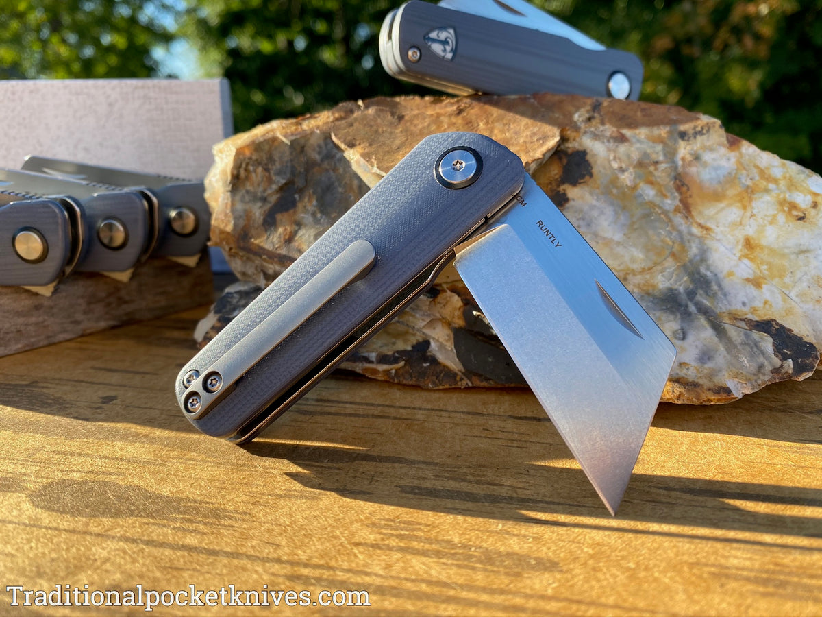 Finch Runtly G-10 Smokey Gray