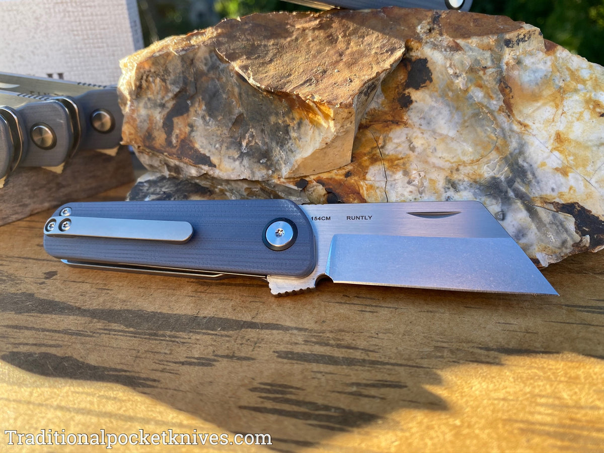 Finch Runtly G-10 Smokey Gray