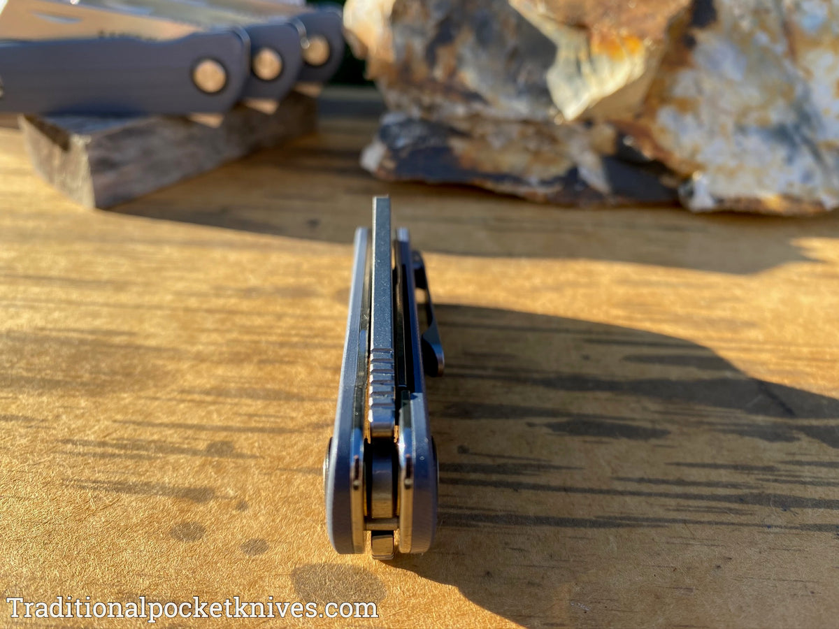 Finch Runtly G-10 Smokey Gray