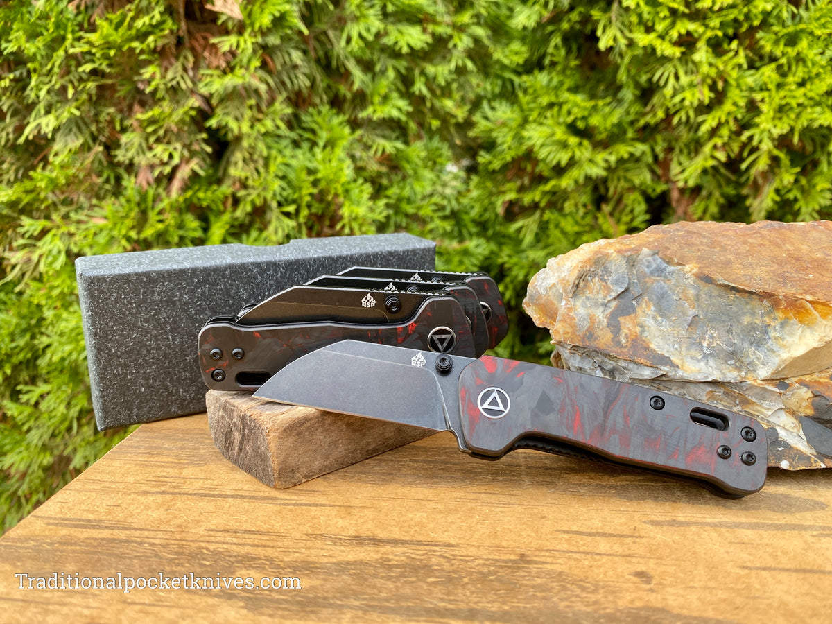 QSP Penguin Mini Knife QS130XS-E2 Shredded Carbon Fiber G10 Red 14C28N Steel