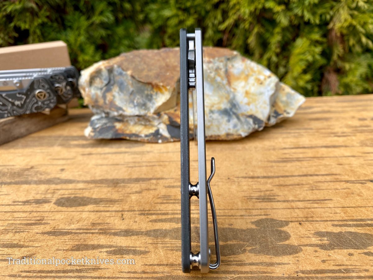 QSP Penguin Plus Knife QS130XL-D1 Aluminum Foil Carbon Fiber / Bead Blasted Titanium 20CV Steel