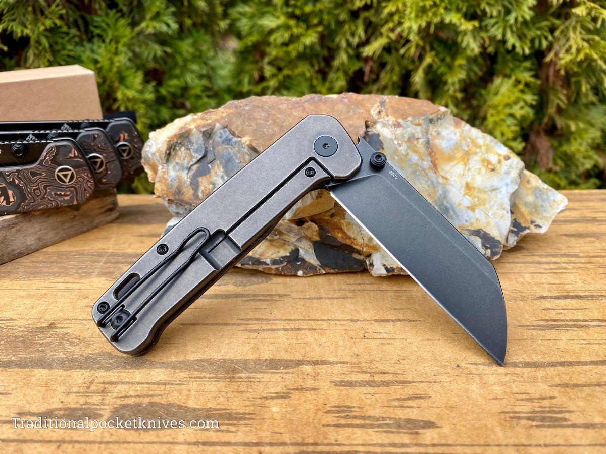 QSP Penguin Plus Knife QS130XL-E2 Copper Foil Carbon Fiber / Black Titanium Stonewashed 20CV Steel