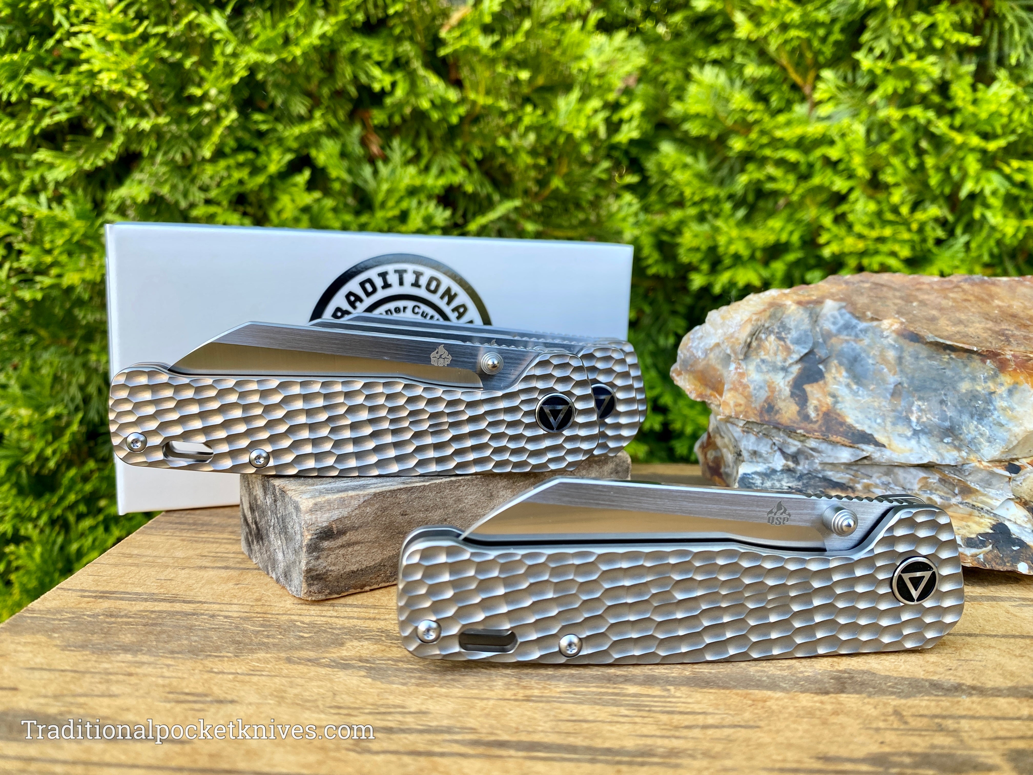 QSP Exclusive Penguin Knife QS130 Gray Jigged Titanium M390 - C